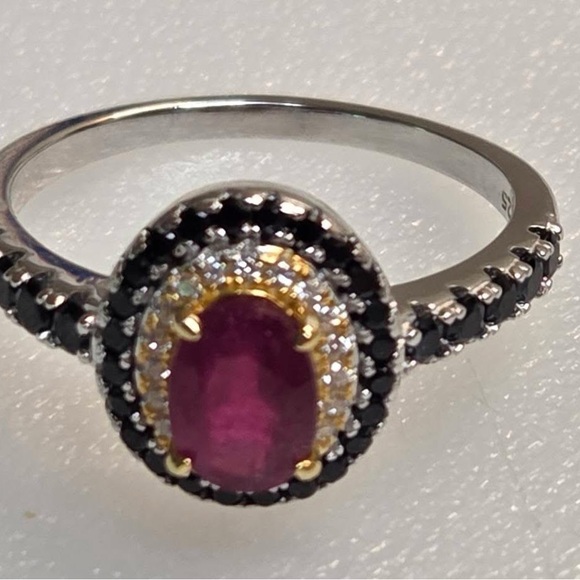 Elegant Silver and Black Red Ruby Gemstone Ring - Picture 1 of 1